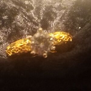 Elegant Gold Ring with Clear Gemstone